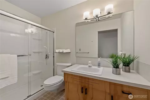 Bath - 8910 Whitechuck Dr, Everett, WA 98208 photo 2 of 3