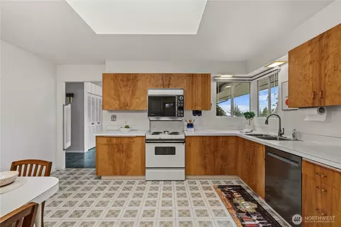Kitchen - 8910 Whitechuck Dr, Everett, WA 98208 photo 4 of 4