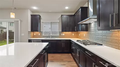Kitchen - 21417 43rd Dr SE, Bothell, WA 98021 photo 4 of 5