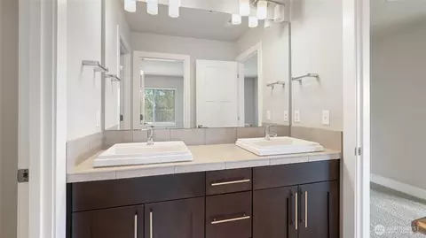 Bath - 21417 43rd Dr SE, Bothell, WA 98021 photo 5 of 6