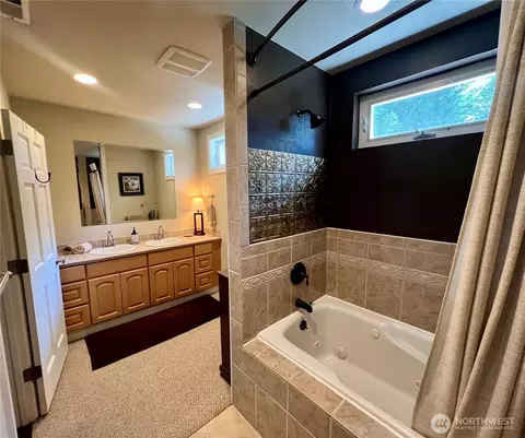 Bath - 17514 W Riverside Dr, Bothell, WA 98011 photo 3 of 3