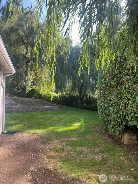 Exterior - 17514 W Riverside Dr, Bothell, WA 98011 photo 14 of 14