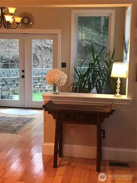 Entry Way - 17514 W Riverside Dr, Bothell, WA 98011 photo 2 of 5