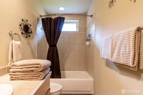 Bath - 17514 W Riverside Dr, Bothell, WA 98011 photo 2 of 3