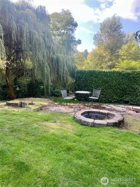 Exterior - 17514 W Riverside Dr, Bothell, WA 98011 photo 11 of 14
