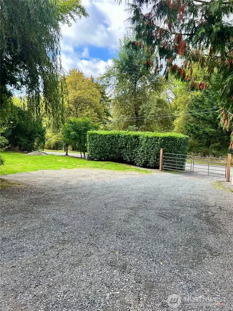 Exterior - 17514 W Riverside Dr, Bothell, WA 98011 photo 5 of 14
