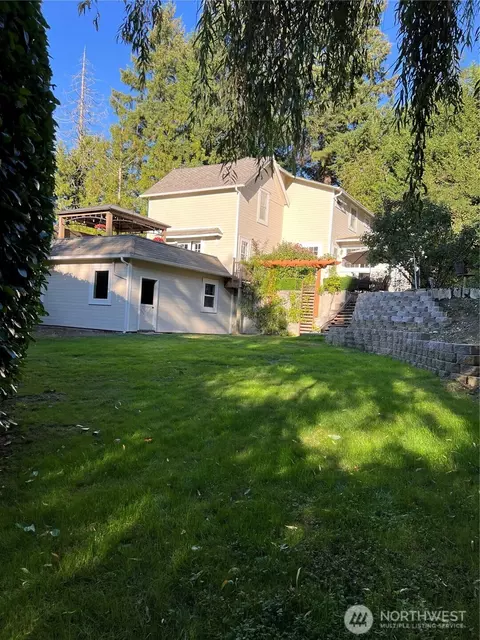 Exterior - 17514 W Riverside Dr, Bothell, WA 98011 photo 6 of 14