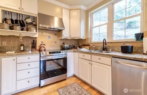 Kitchen - 17514 W Riverside Dr, Bothell, WA 98011 photo 2 of 3