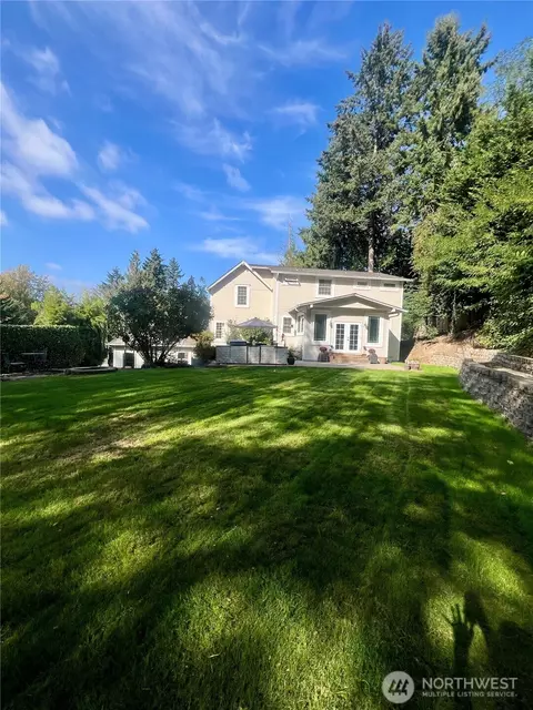 Exterior - 17514 W Riverside Dr, Bothell, WA 98011 photo 3 of 14