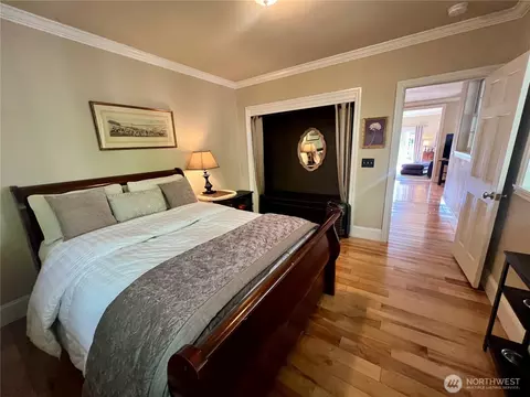 Bedroom - 17514 W Riverside Dr, Bothell, WA 98011 photo 1 of 5