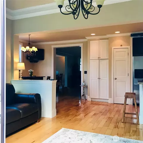 Entry Way - 17514 W Riverside Dr, Bothell, WA 98011 photo 3 of 5