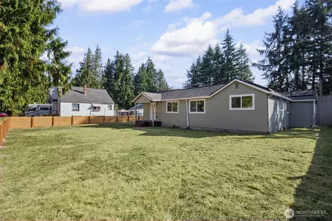 Exterior - 7425 Mcdougall Ave, Everett, WA 98203 photo 2 of 7