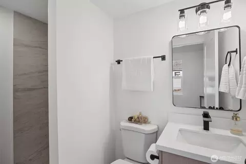 Bath - 7425 Mcdougall Ave, Everett, WA 98203 photo 1 of 3