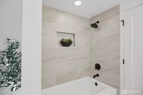 Bath - 7425 Mcdougall Ave, Everett, WA 98203 photo 3 of 3