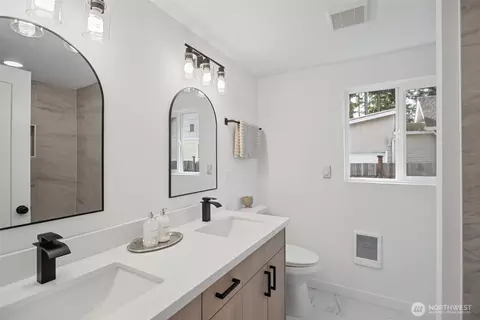 Bath - 7425 Mcdougall Ave, Everett, WA 98203 photo 2 of 3