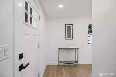 Entry Way - 7425 Mcdougall Ave, Everett, WA 98203 photo 1 of 2