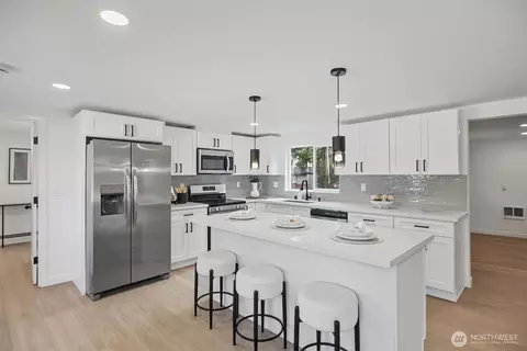 Kitchen - 7425 Mcdougall Ave, Everett, WA 98203 photo 2 of 4