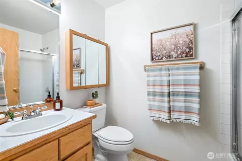 Bath - 7417 3rd Dr W, Everett, WA 98203 photo 1 of 2