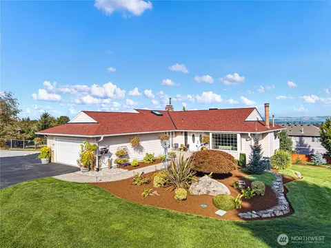 8203 Woodland Ave E, Puyallup, WA 98371
