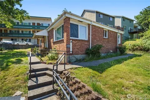 125 Hayes Pl SW #1 & 2, Renton, WA 98057