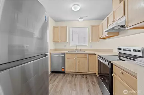 Kitchen - 19717 14th Ave E, Spanaway, WA 98387 photo 1 of 2