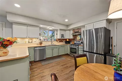 Kitchen - 378 Griffith Farm Rd, Sequim, WA 98382 photo 2 of 3