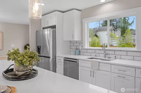 Kitchen - 124 167th Pl SW, Bothell, WA 98012 photo 5 of 5