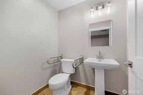 Bath - 124 167th Pl SW, Bothell, WA 98012 photo 4 of 5