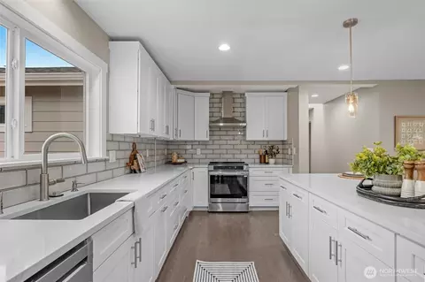 Kitchen - 124 167th Pl SW, Bothell, WA 98012 photo 1 of 5