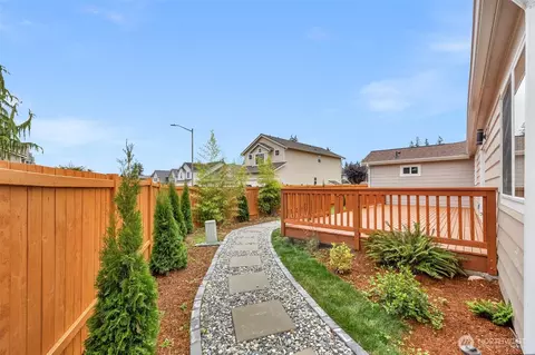 Exterior - 124 167th Pl SW, Bothell, WA 98012 photo 5 of 7
