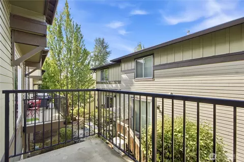 Exterior - 2115 201st Pl SE #J2, Bothell, WA 98012 photo 4 of 4