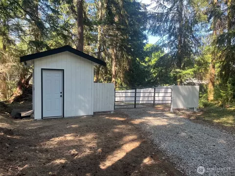 659 Castell Dr, Greenbank, WA 98253