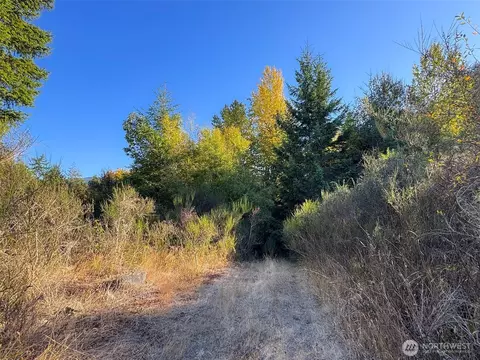 999 Chasewood Dr, Port Angeles, WA 98363