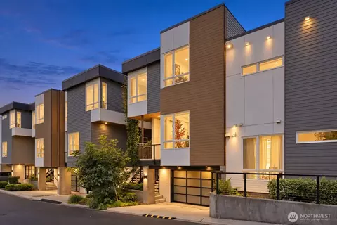 201 4th Ct S #15, Kirkland, WA 98033