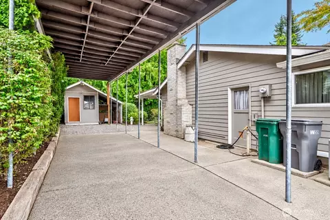 Exterior - 19501 1st Ave SE, Bothell, WA 98012 photo 4 of 4