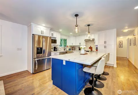 Kitchen - 19501 1st Ave SE, Bothell, WA 98012 photo 2 of 2