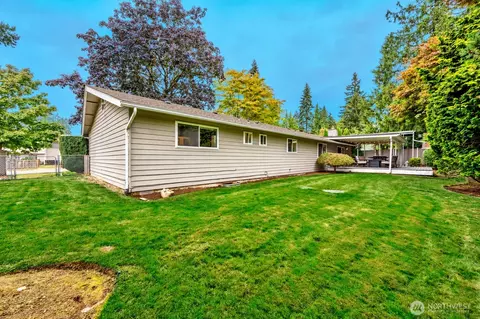 Exterior - 19501 1st Ave SE, Bothell, WA 98012 photo 3 of 4