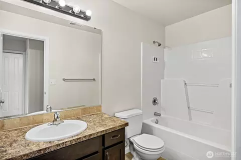 Bath - 3228 177th Pl SE, Bothell, WA 98012 photo 2 of 2