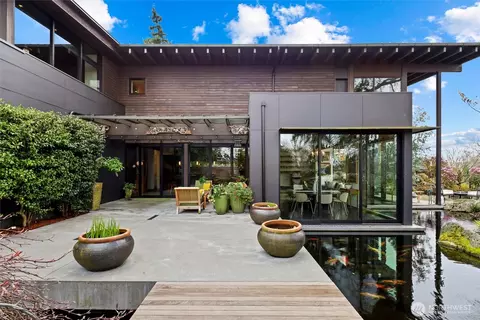 919 6th St W, Kirkland, WA 98033