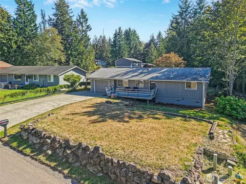 6910 E Cascade Dr, Port Orchard, WA 98366