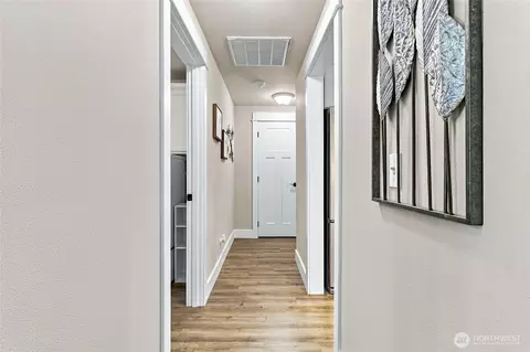 Entry Way - 2336 Hawk Dr, Walla Walla, WA 99362 photo 4 of 5