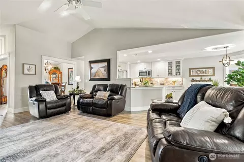 Living - 2336 Hawk Dr, Walla Walla, WA 99362 photo 4 of 4