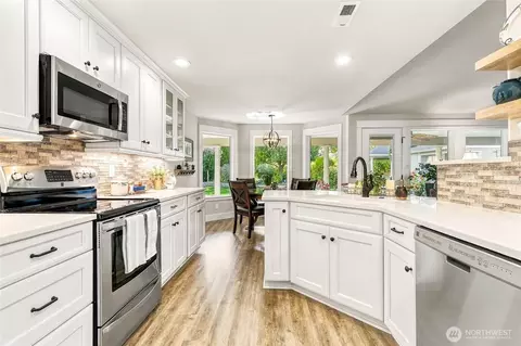 Kitchen - 2336 Hawk Dr, Walla Walla, WA 99362 photo 2 of 3
