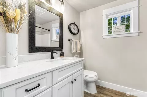 Bath - 2336 Hawk Dr, Walla Walla, WA 99362 photo 4 of 5