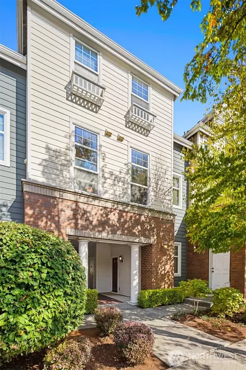 1387 Huckleberry Cir, Issaquah, WA 98029