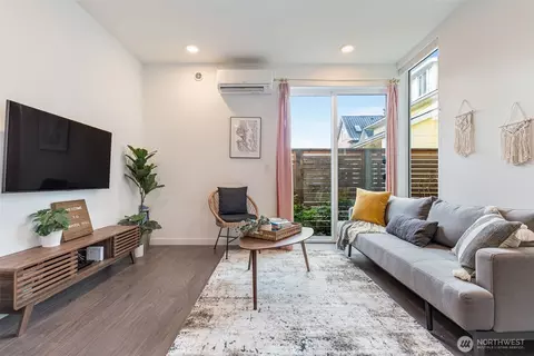 1112 13th Ave #E, Seattle, WA 98122