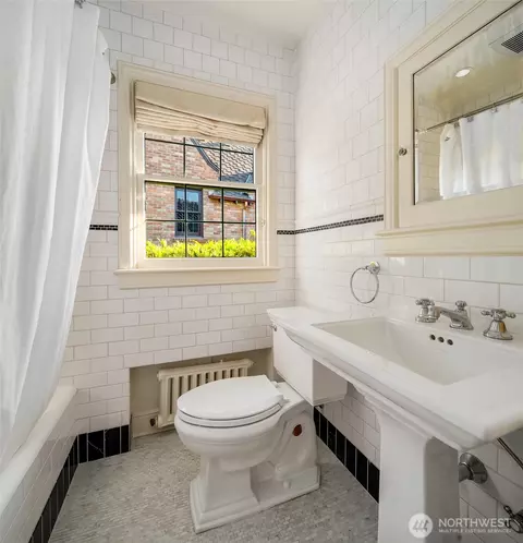 Bath - 1641 Windermere Dr E, Seattle, WA 98112 photo 2 of 3