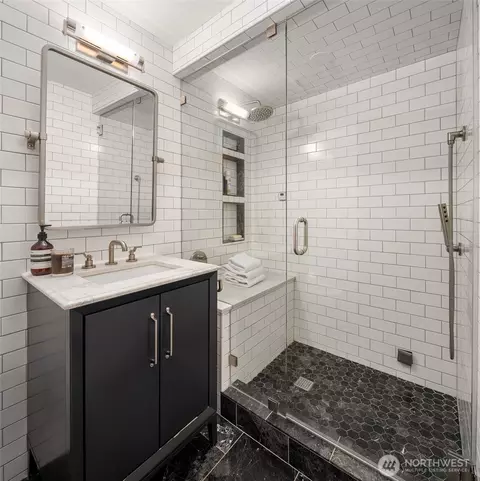 Bath - 1641 Windermere Dr E, Seattle, WA 98112 photo 3 of 3
