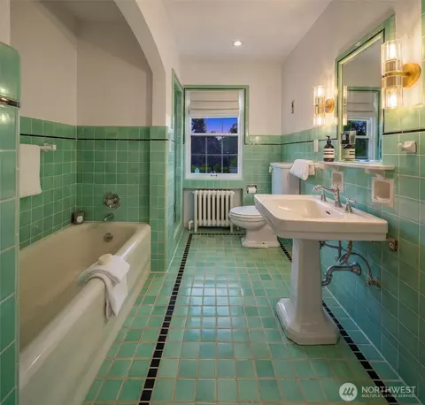 Bath - 1641 Windermere Dr E, Seattle, WA 98112 photo 1 of 3
