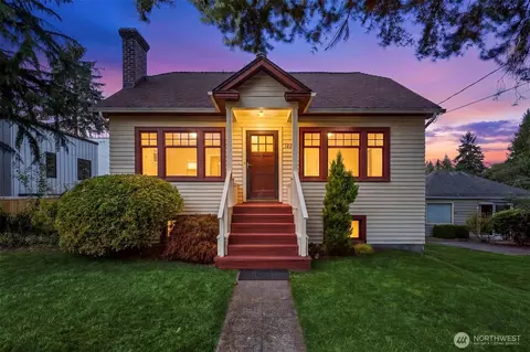1222 NE 100th St, Seattle, WA 98125